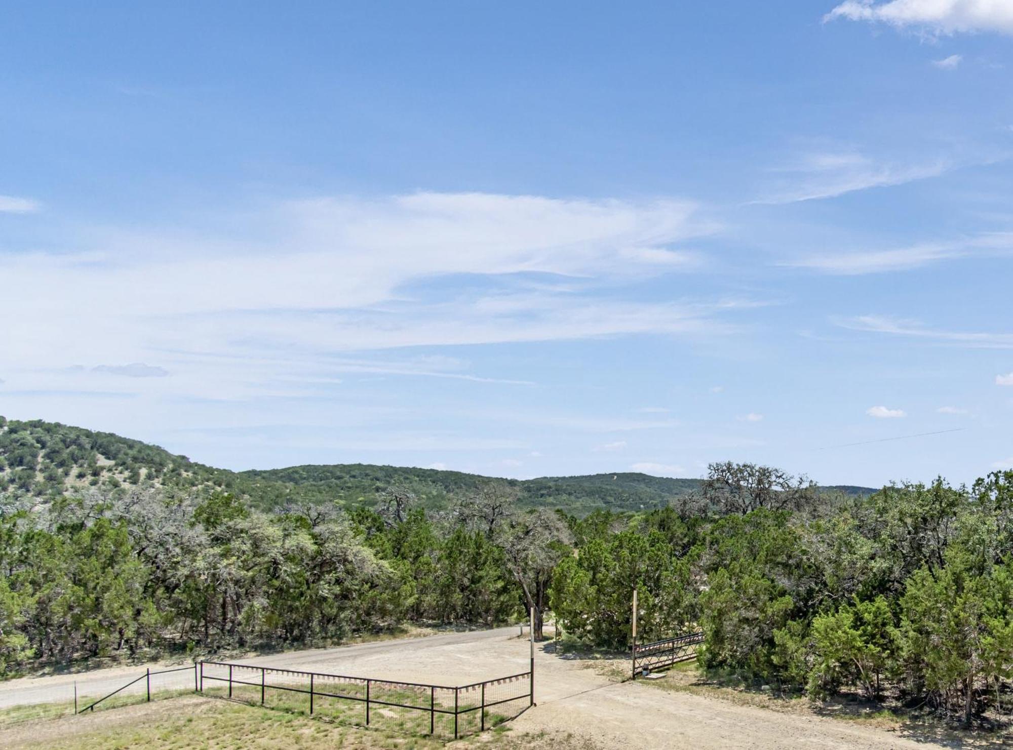 Lucky Star Ranch - Stargazer Hotel Tarpley Exterior photo