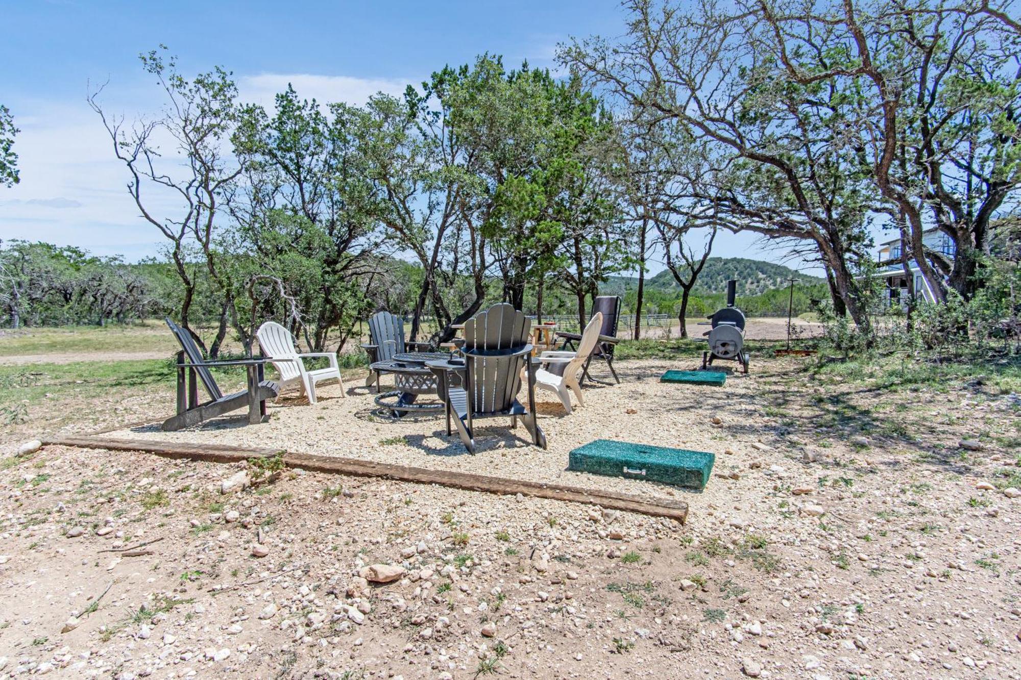 Lucky Star Ranch - Stargazer Hotel Tarpley Exterior photo